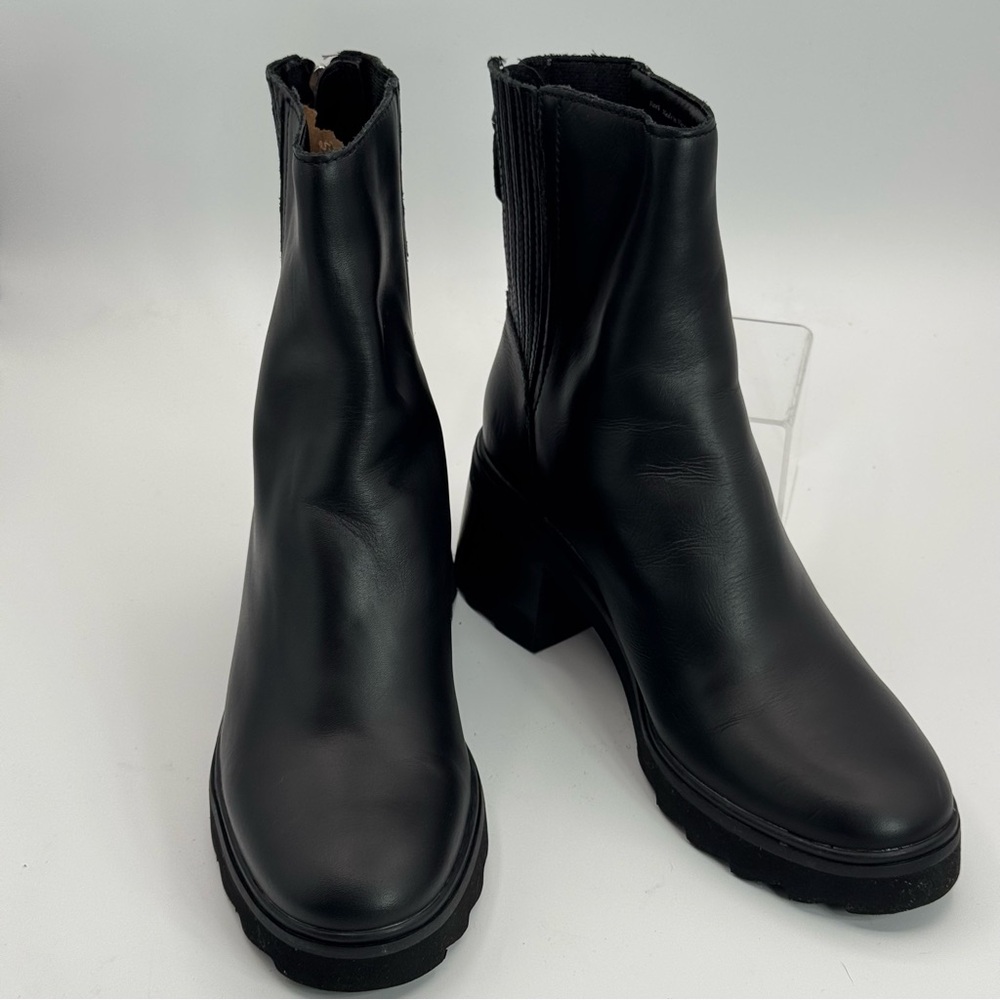 Dolce Vita Black Lug Sole Chelsea Ankle Boots NEW Size 8